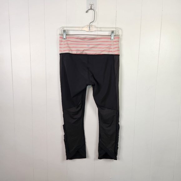 Lululemon Var City Crop Black Leggings Criss Cross Size 6 Activewear Workout Gym - Picture 8 of 10
